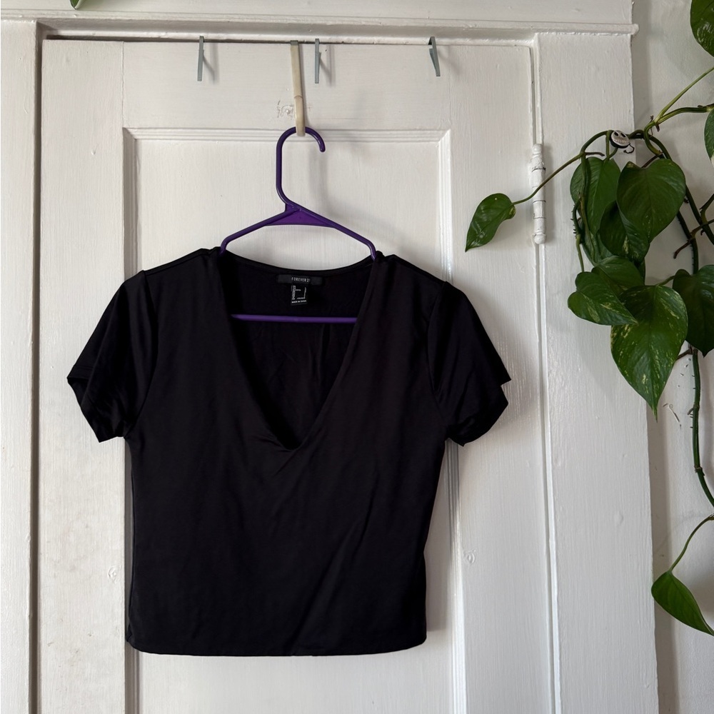 Forever 21 Black V-Neck Crop Top